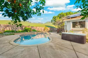 3327 Colonial Ct, Fairfield, CA 94534 - Photo 2