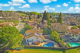 3327 Colonial Ct, Fairfield, CA 94534 - Photo 4