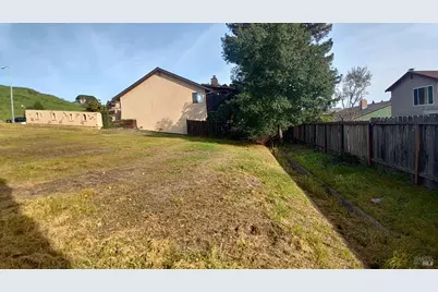 445 Lakehurst Court, Fairfield, CA 94533 - Photo 18