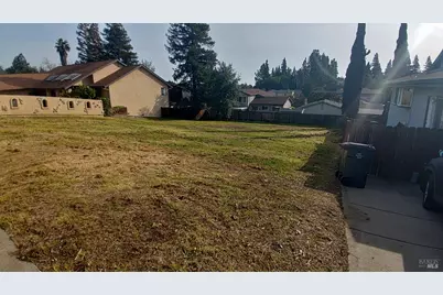 445 Lakehurst Court, Fairfield, CA 94533 - Photo 14