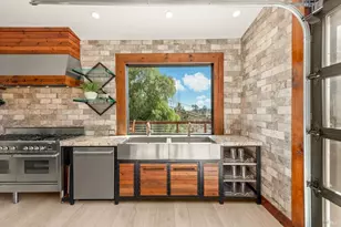 2135 E 2nd St, Benicia, CA 94510 - Photo 20