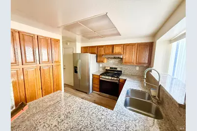 570 Newport Way, Vallejo, CA 94589 - Photo 10