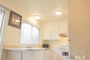 1090 Eleanor Ave, Rohnert Park, CA 94928 - Photo 2