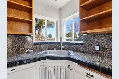 321 Roosevelt Street, Napa, CA 94558 - Photo 8