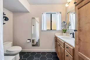 3990 Fairway Ave, Oakland, CA 94605 - Photo 20