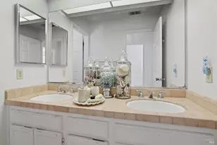 46 Mariners Cir, San Rafael, CA 94903 - Photo 32