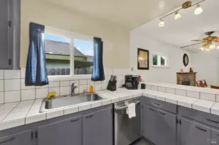 307 Trinity Dr, Vacaville, CA 95687 - Photo 16