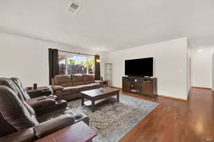 307 Trinity Dr, Vacaville, CA 95687 - Photo 8