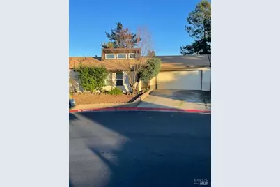 935 W 8th Street, Santa Rosa, CA 95401 - Photo 6