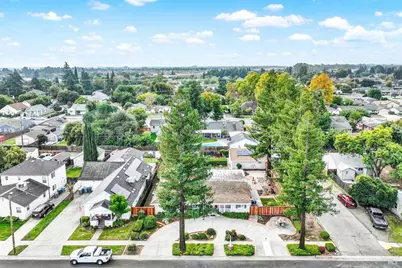 689 W C Street, Dixon, CA 95620 - Photo 6