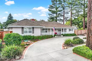 689 W C St, Dixon, CA 95620 - Photo 2