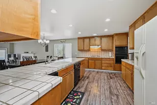 19246 N Shore Ct, Hidden Valley Lake, CA 95467 - Photo 8