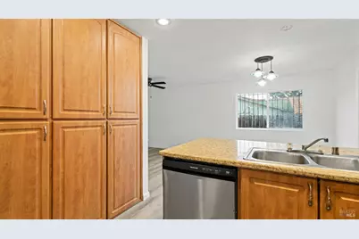 818 Falcon Drive, Vallejo, CA 94589 - Photo 10