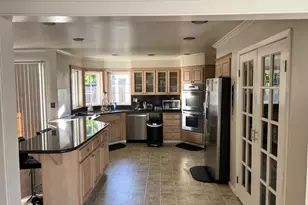 815 Canary Dr, Suisun City, CA 94585 - Photo 2