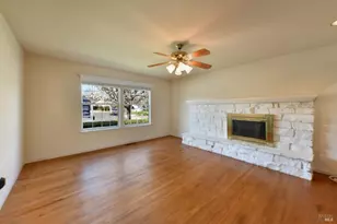 135 Fulton Pl, Windsor, CA 95492 - Photo 12