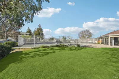 2 Lakeview Court, Novato, CA 94947 - Photo 22