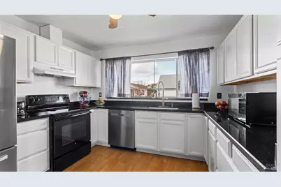 1603 Gladstone Way, Rohnert Park, CA 94928 - Photo 12