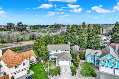 325 Fieldstone Court, Vacaville, CA 95687 - Photo 4