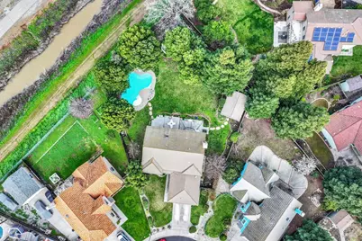 325 Fieldstone Court, Vacaville, CA 95687 - Photo 2