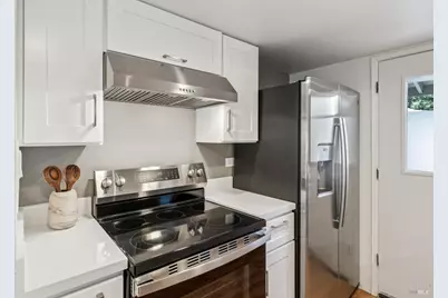 24 Roundtree Boulevard, San Rafael, CA 94903 - Photo 4