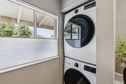 24 Roundtree Boulevard, San Rafael, CA 94903 - Photo 20