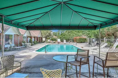 68 Village Circle, San Rafael, CA 94903 - Photo 4