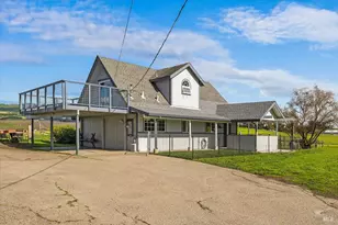 166 Davis Ln, Penngrove, CA 94951 - Photo 2