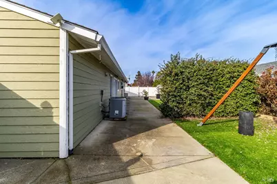 240 Long Street, Suisun City, CA 94585 - Photo 48