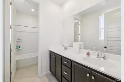 2464 Lake Club Drive, Fairfield, CA 94533 - Photo 32