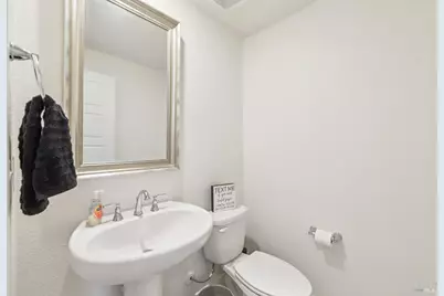 2464 Lake Club Drive, Fairfield, CA 94533 - Photo 16