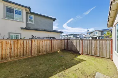 2464 Lake Club Drive, Fairfield, CA 94533 - Photo 38