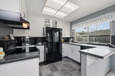 1091 Cayetano Drive, Napa, CA 94559 - Photo 2