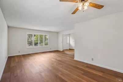 105 Woodstock Court, Benicia, CA 94510 - Photo 6