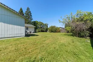 244 Woodhill Dr, Redding, CA 96003 - Photo 38