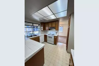 343 Portsmouth Avenue, Vacaville, CA 95687 - Photo 6