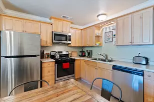 1723 Del Mar Ave, Redding, CA 96003 - Photo 4