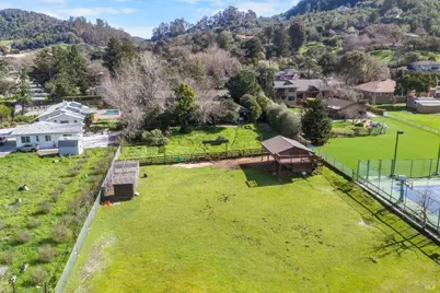 8 Circle Road, San Rafael, CA 94903 - Photo 32
