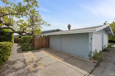 24 Porto Bello Drive, San Rafael, CA 94901 - Photo 4