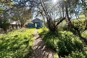 1045 4th St, Novato, CA 94945 - Photo 2