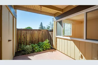 355 Parkview Terrace #B7, Vallejo, CA 94589 - Photo 18