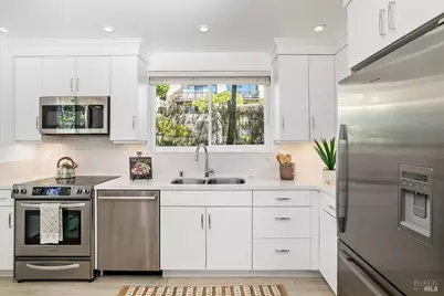 60 Corte Oriental, Greenbrae, CA 94904 - Photo 10