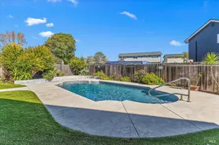 800 McKillop Ct, Petaluma, CA 94954 - Photo 2