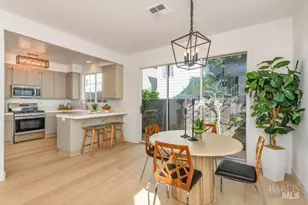 2083 Easton Dr, Petaluma, CA 94952 - Photo 4