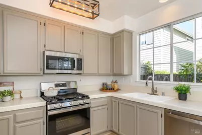 2083 Easton Drive, Petaluma, CA 94952 - Photo 10