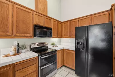 207 Laurelwood Way, Vacaville, CA 95687 - Photo 32