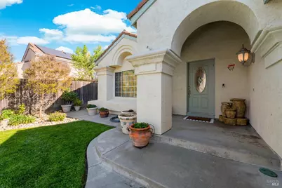 207 Laurelwood Way, Vacaville, CA 95687 - Photo 8