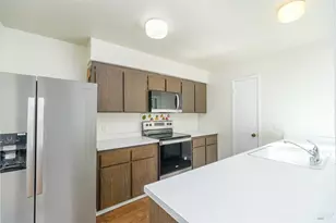 32 Oliva Dr, Novato, CA 94947 - Photo 10