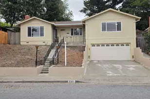 737 Elm Dr, Petaluma, CA 94952 - Photo 2