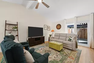 153 Fairoaks Dr, Vacaville, CA 95688 - Photo 8