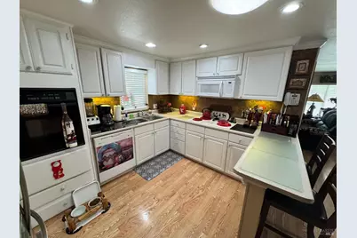 211 Regency Court, Santa Rosa, CA 95401 - Photo 2